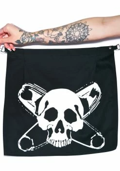 X_Dogpile Skull And Pin Bones Bum Flap