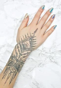 LIME CRIME Storm Pop On Nails