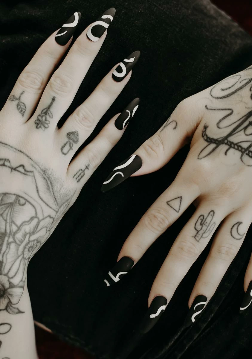 RAVE NAILZ Medusa Press On Nailz 3 RAVE NAILZ Medusa Press On Nailz